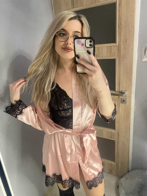blondehihello
